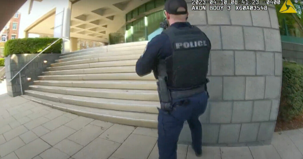 Bild från polisens kroppskamera under skottlossningen på Old National Bank, i Louisville, i måndags. Var tionde i USA har ihjälskjuten familjemedlem