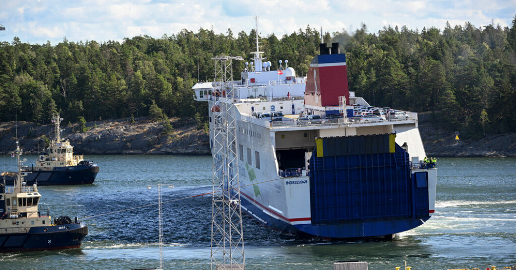 Bild på när den eldhärjade Stena Scandica anlände till Nynäshamn. Arkivbild. Insats på brinnande Stena Scandica får pris