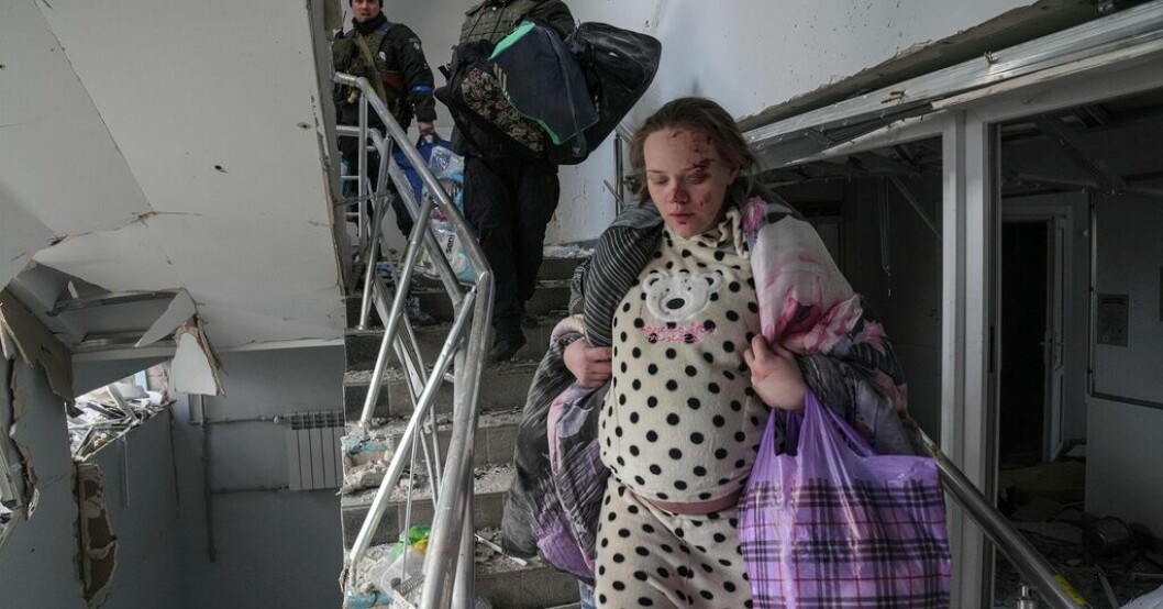 Bilden på gravida Mariana Visjegirskaja blev viral när ett BB i Mariupol besköts i mars 2022. Hon och barnet överlevde, men krig och konflikter ökar dramatiskt riskerna för gravida kvinnor världen över. En blivande mamma dör varannan minut