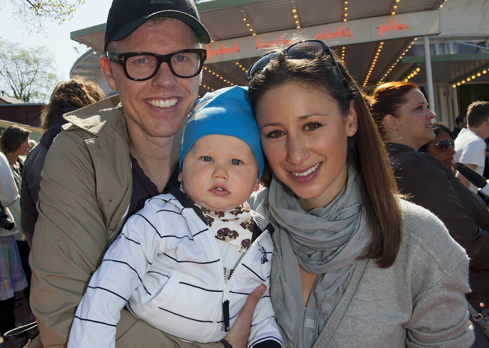 Bingo och Katrin med äldsta sonen Ringo på premiärinvigningen av <span class=" italic" data-lab-italic_desktop="italic">Gröna Lund</span> år 2011. Bingo och Katrin med äldsta sonen Ringo på premiärinvigningen av Gröna Lund år 2011.