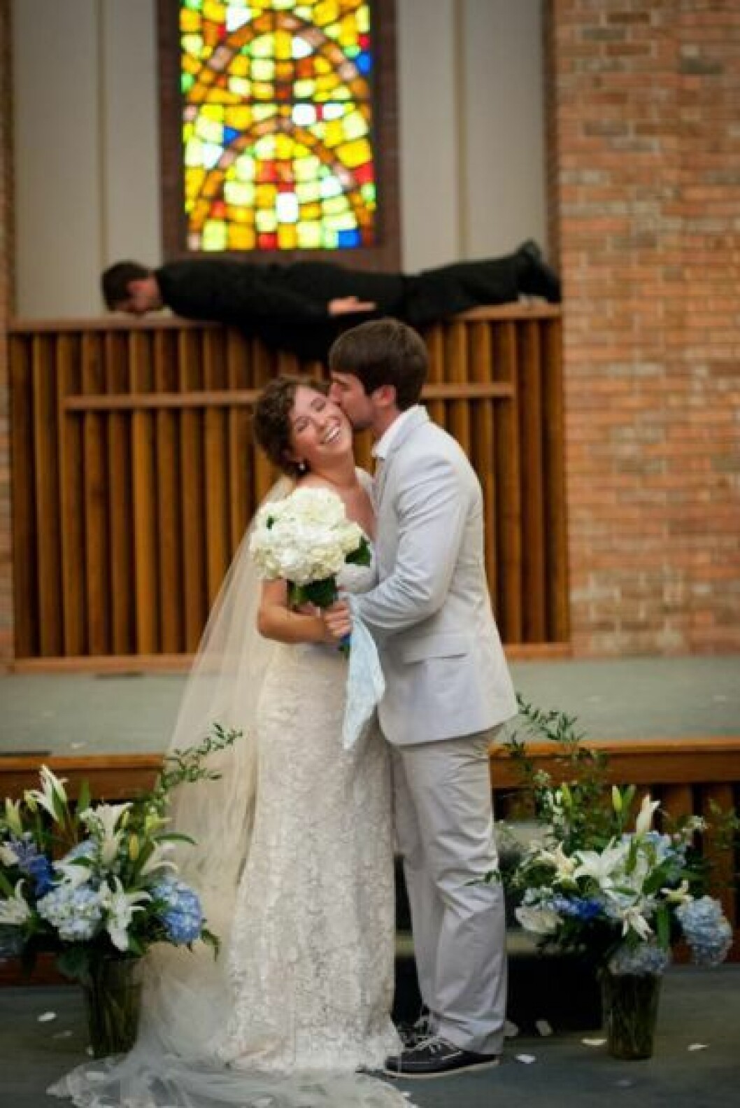 Källa: <a href="http://www.bizarbin.com/bizarre-wedding-pictures/" target="_blank">Bizarbin.com</a> Bröllopsbilder