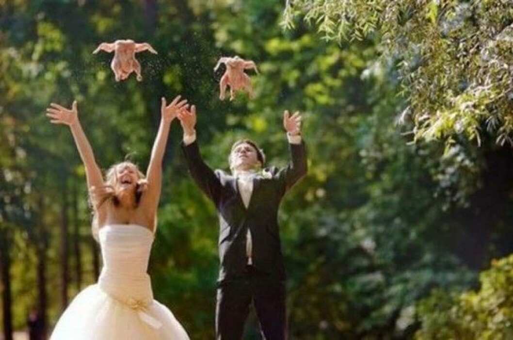 Källa: <a href="http://www.bizarbin.com/bizarre-wedding-pictures/" target="_blank">Bizarbin.com</a> Källa: http://www.bizarbin.com