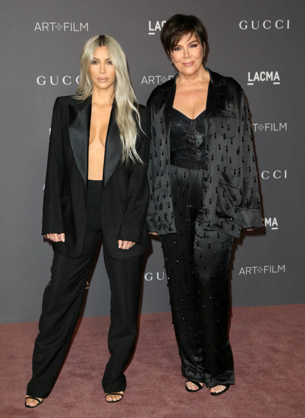 Kim som blond och Kris som brunett.