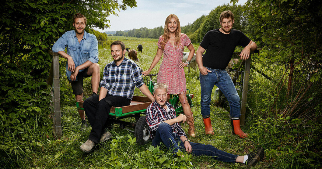 Linda Lindorff omringad av årets bönder.