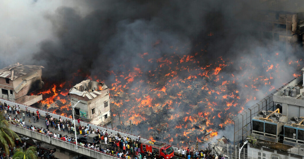 Jättebrand förstörde marknad mitt i huvudstad