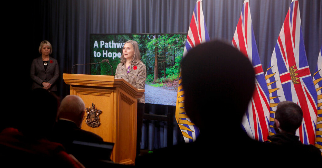 Bonnie Henry, högsta vårdchef i British Columbia, aviserade den avkriminaliserade lagändringen vid en pressträff i november förra året. Arkivbild. Företag får producera kokain i Kanada