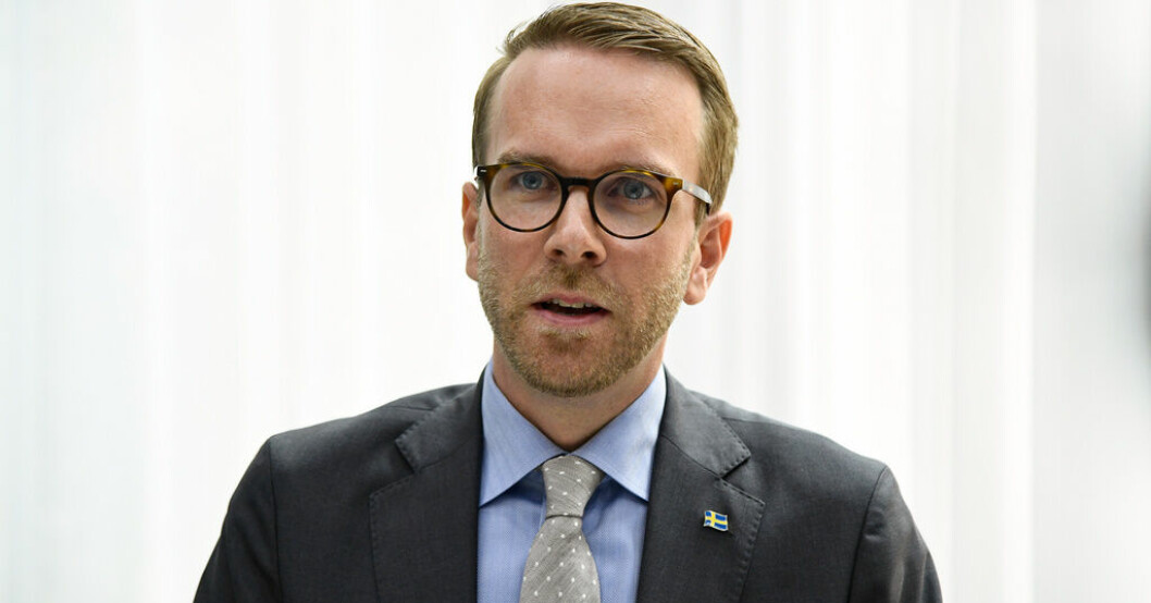 Bostads- och infrastrukturminister Andreas Carlson efter krismötet. Ministern om tågstrulet: ”Inte acceptabelt”