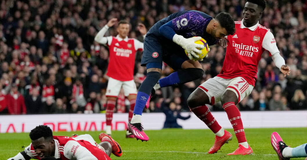 Brentfords målvakt David Raya släppte bara ett mål förbi sig borta mot Arsenal. Det räckte till 1–1 mot serieledaren. Ny missräkning för Arsenal – bjuder in City