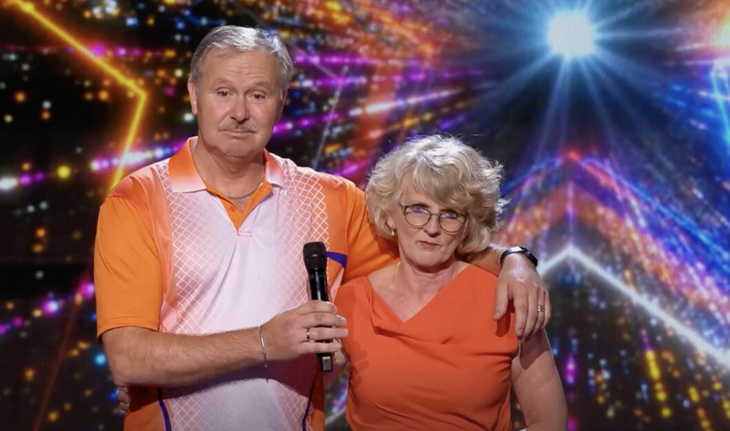 Britt och Bert från Karlskrona gjorde entré på talangscenen i kvällens dramatiska avsnitt. Britt och Bert från Karlskrona gjorde entré på talangscenen i kvällens dramatiska avsnitt.