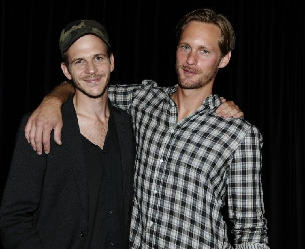 Bröderna Gustaf och Alexander Skarsgård håller ihop i vått och torrt.