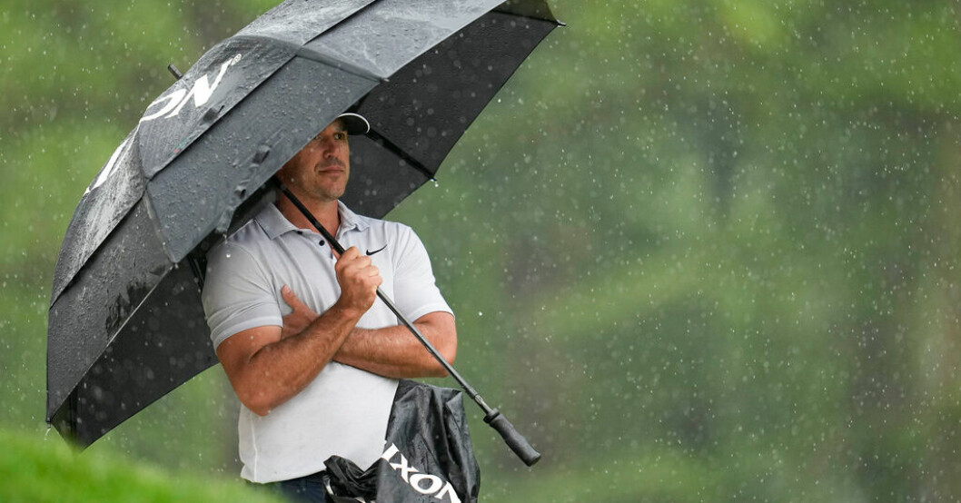 Brooks Koepka hade det kämpigt i regnet, men stod ändå för en strålande runda. Koepka i ledning i PGA-mästerskapen