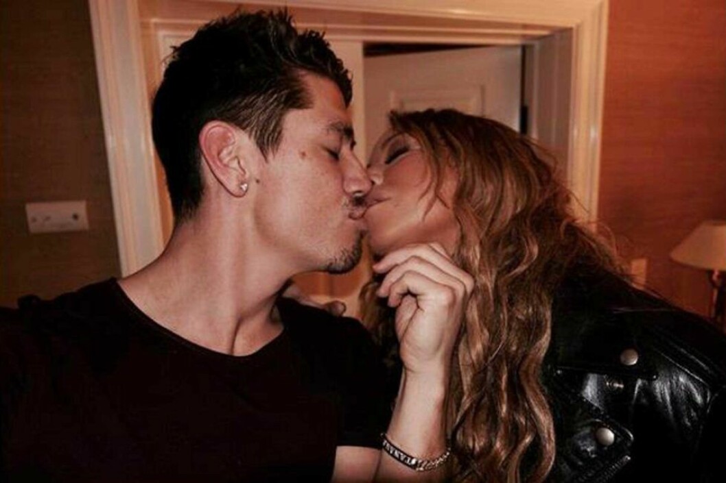 En puss mellan Bryan Tanaka och Mariah Carey.