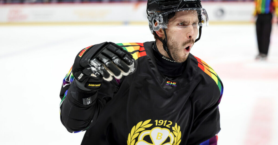 Brynäs Oula Palve jublar efter att ha gjort 1–0 mot Malmö. Brynäs vann till slut med 4–1. Blytung Malmö-förlust – föll i bottenmötet