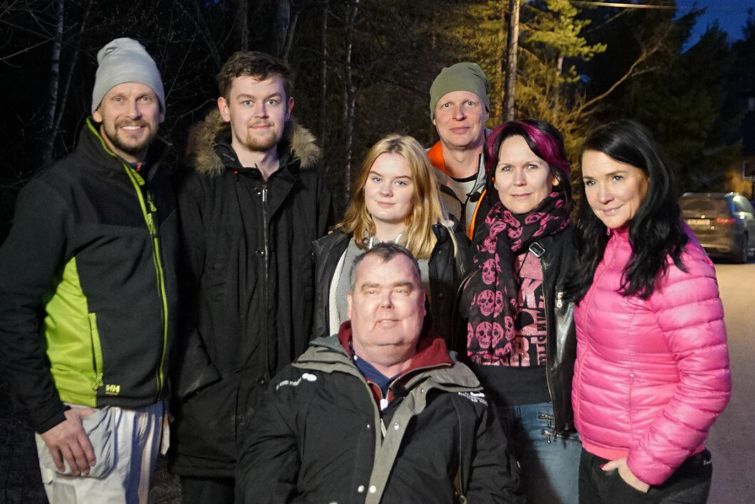 Familjen Brynte tillsammans med Mattias Särnholm, Sofia Wistam och Johnnie Krigström. <strong>Foto: Kanal 5 och Dplay</strong> Familjen Brynte tillsammans med Sofias änglar-teamet.