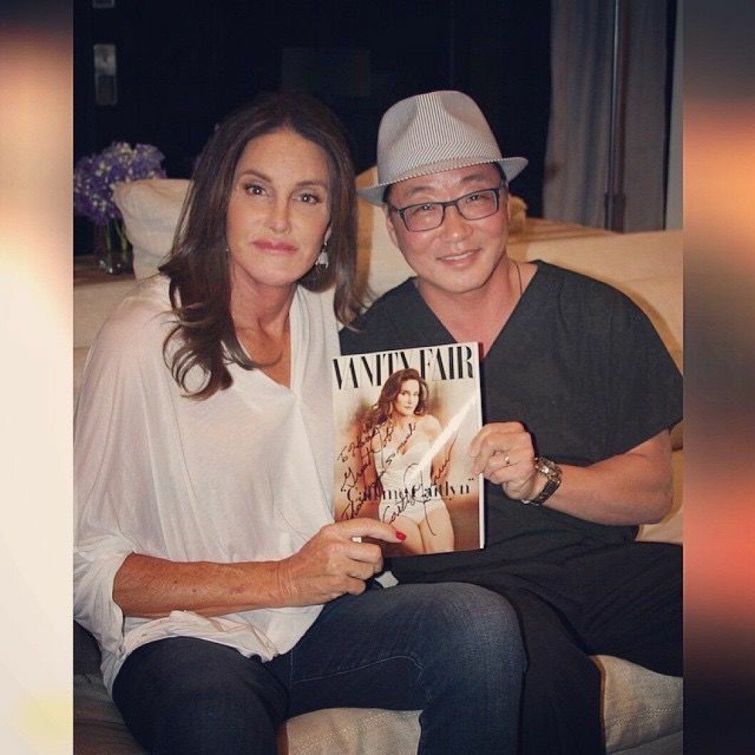 Caitlyn Jenner med plastikkirurgen Harrison Lee. Foto: Bulls Caitlyn Jenner med plastikkirurgen Harrison Lee. Foto: Bulls