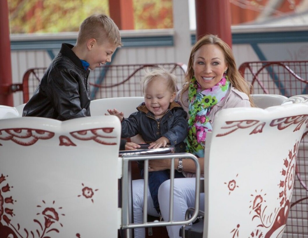 Invigning av Gr̦na Lund 2015-04-25. Charlotte Perrelli