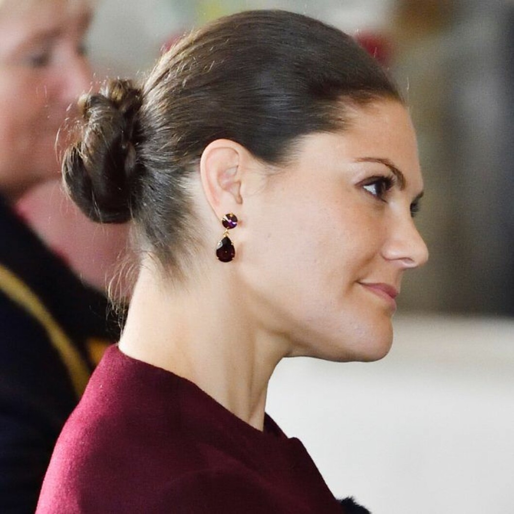 Burgundy örhängen Victoria Caroline Svedbom