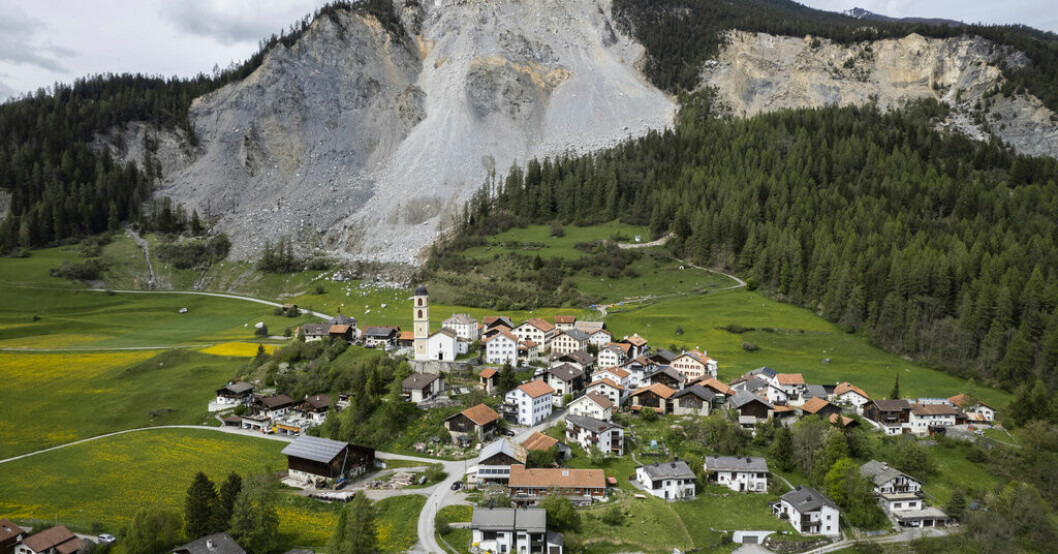 Larm om stenras – Hel by i Schweiz evakueras