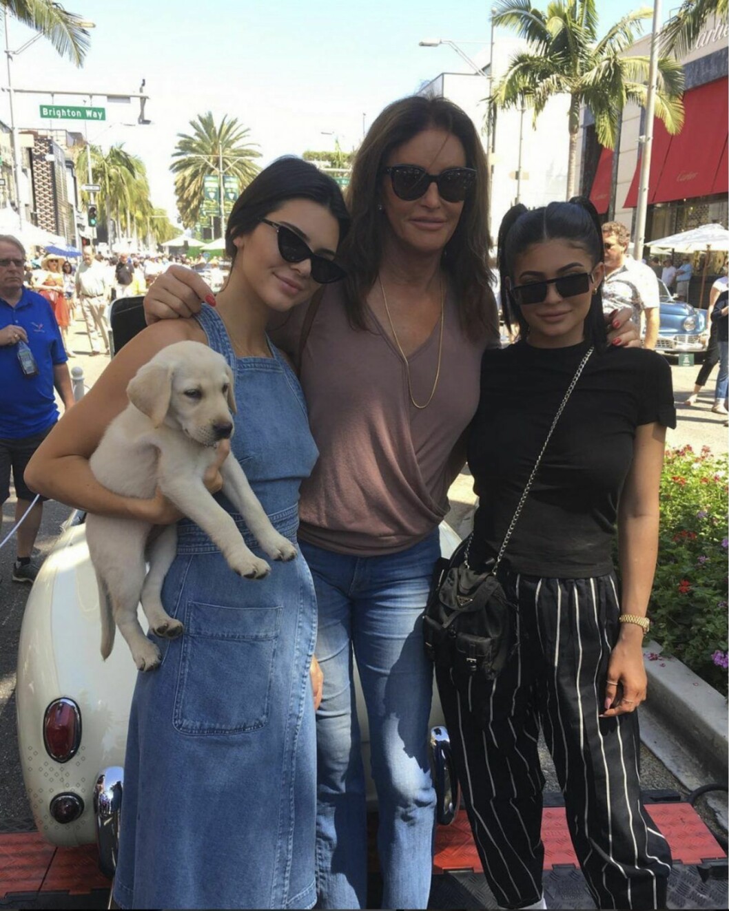 Caitlyn Jenner med barnen Kendall och Kylie, som hon har ihop med Kris Jenner. Hon har även barnen Brody, Brandon, Cassandra och Burt sedan tidigare. Kendall Jenner, Caitlyn Jenner och Kylie Jenner.