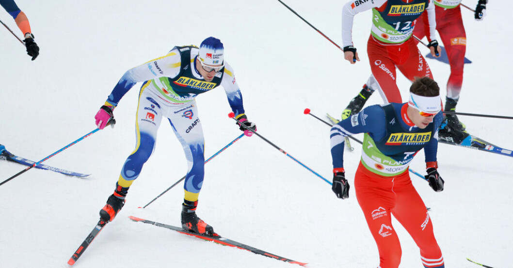 Calle Halfvarsson var inte nöjd med skidorna under söndagens VM-sprintstafett. "Vi tar inte medalj med de här grejerna"
