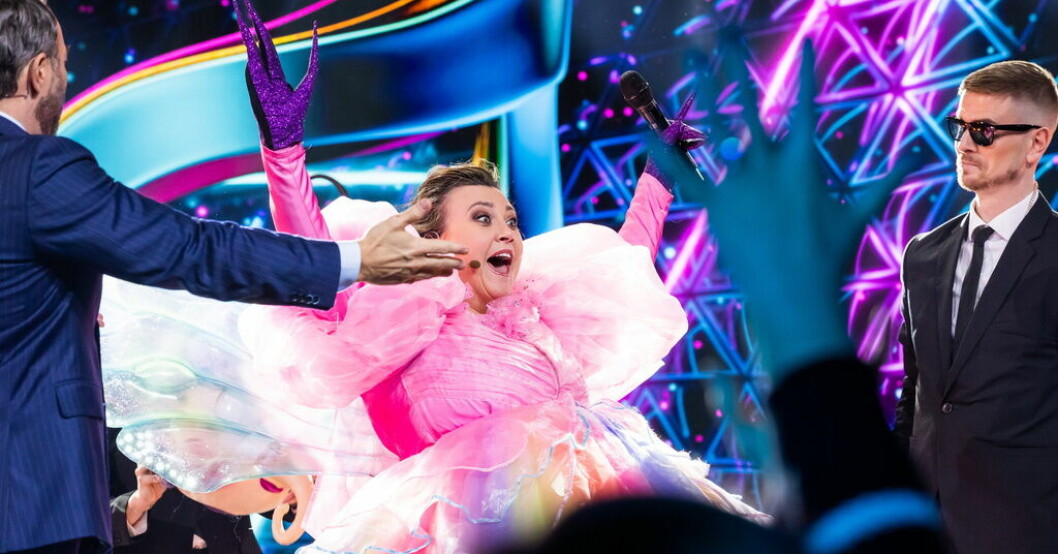 Camilla Läckbergs dotter trodde inte att mamma någonsin skulle kunna vara med i "Masked singer". Men deckarförfattaren motbevisade henne. Pressbild. Deckarförfattare åker ur "Masked singer"