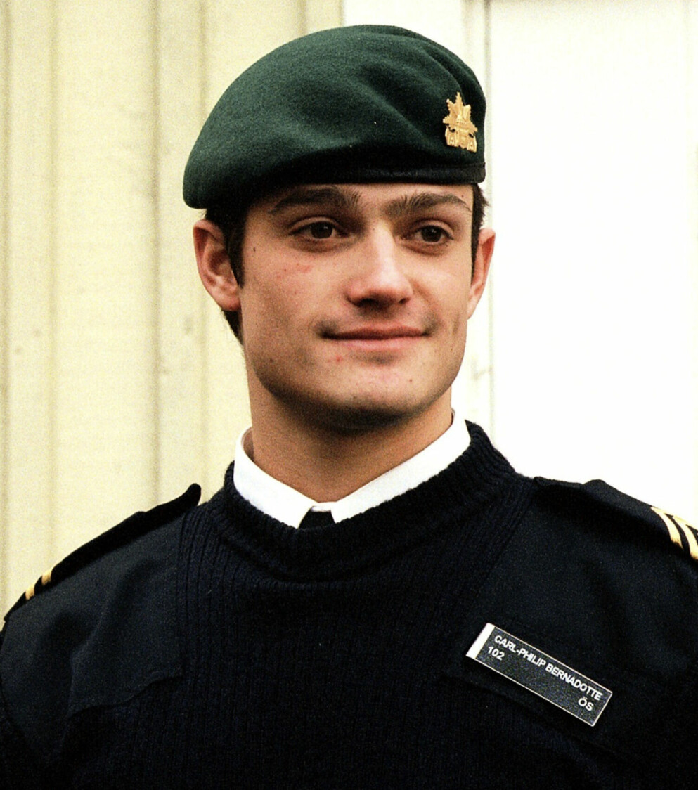Prins Carl Philip har gjort en officersutbildning. prins carl philip gör klart sin officersutbildning