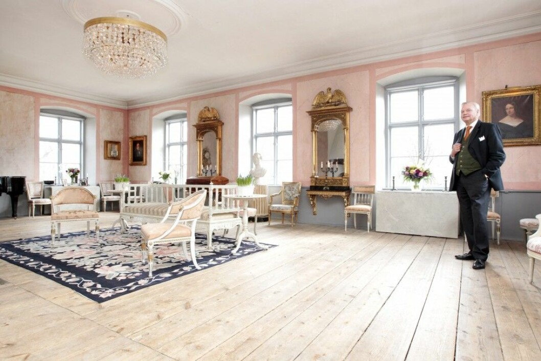 Carl Jans favoritrum är den stora rosa salen på övervåningen med ett fantastiskt ljusinsläpp från de vackra fönstren. Foto: Malin Bondeson Carl Jans favoritrum är den stora rosa salen på övervåningen med ett fantastiskt ljusinsläpp från de vackra fönstren. Foto: Malin Bondeson