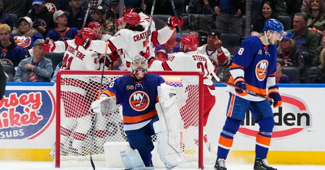 Carolina blev det andra laget att ta sig vidare till kvartsfinal, sedan Vegas lyckades med bedriften i fredags. Carolina och Dallas vidare i Stanley Cup