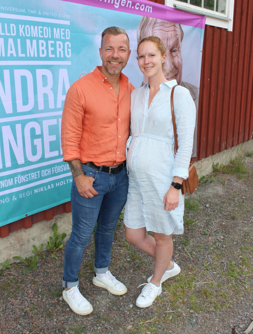 Casper och flickvännen Therese fångades på en första bild tillsammans, när de anlände tillsammans till ett vimmel i slutet på juni. Casper och flickvännen Therese fångades på en första bild tillsammans, när de anlände tillsammans till ett vimmel i slutet på juni.
