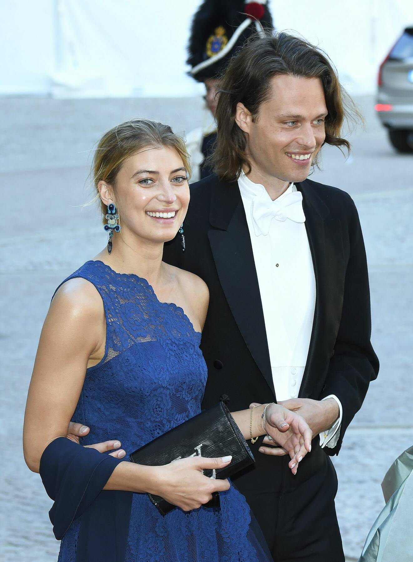 Cecilia dåvarande pojkvännen Fredrik vid prins Carl Philips and Sofia Hellqvists bröllop i Stockholm år 2015.