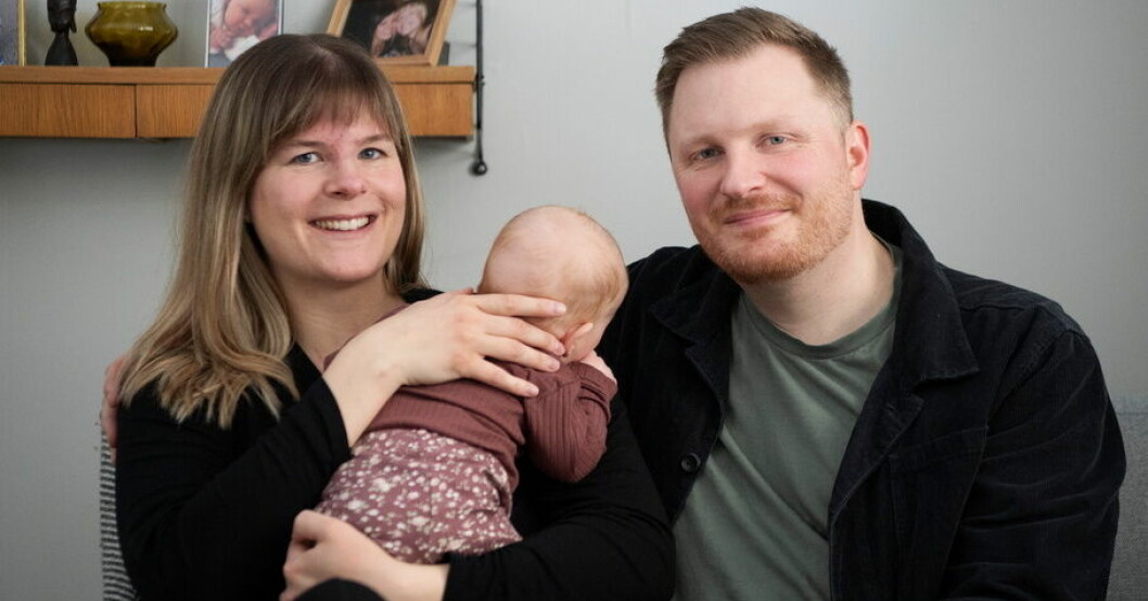 Cecilia och Joakim Cederstrand Schön har gjort många IVF-försök och nu äntligen fått lillasyster Elvira, född i december 2022. Lång kamp för ett syskon: "Påverkar hela livet"