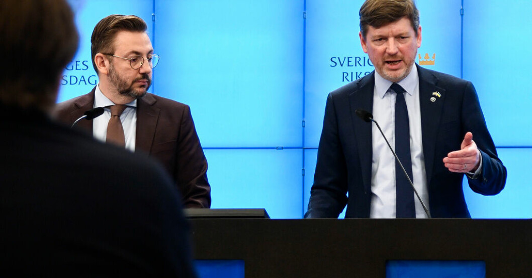 Centerpartiets partiledare Muharrem Demirok och partiets ekonomisk-politiske talesperson Martin Ådahl. C: Gör det billigare att anställa unga