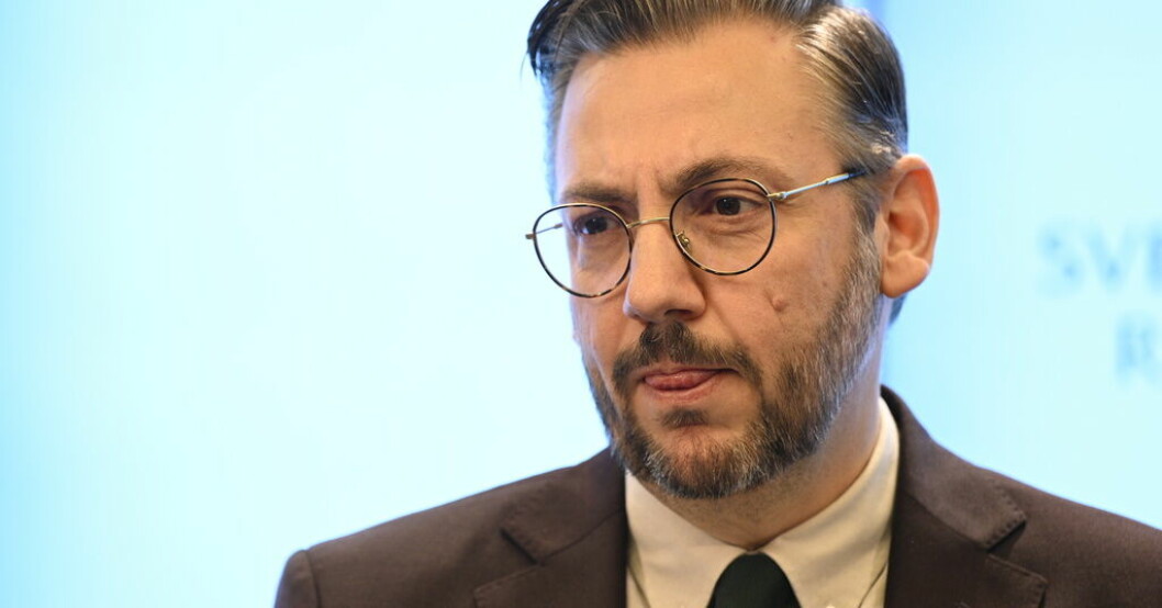 Centerpartiets partiledare Muharrem Demirok och partistyrelsen har bestämt sig att spara, som en följd av valförlusten. Personal har varslats och budgeten ska minskas kraftigt. Arkivbild. Sveriges rikaste parti måste spara