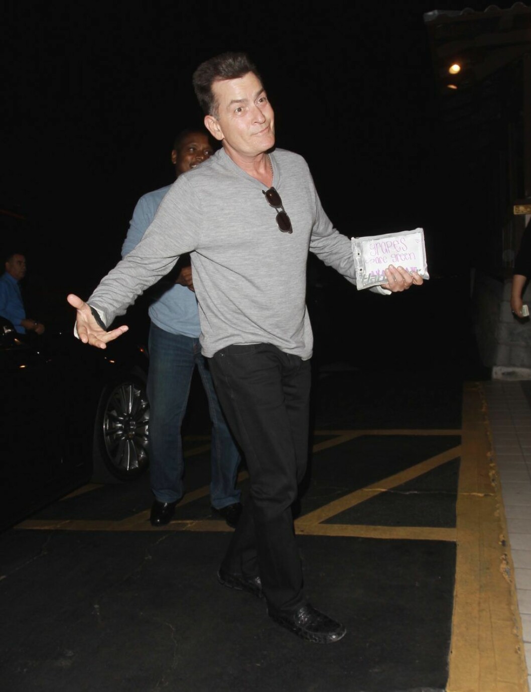Charlie Sheen har det inte lika lätt i livet nu.