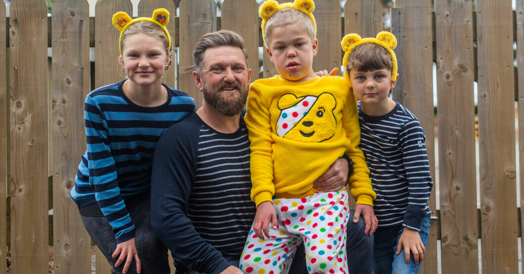 Stanley, 8, lider av den ovanliga sjukdomen Sanfilippo. Sjukdomen påverkar hjärnan och gör att hans minnes försämras med tiden. Här är Stanley tillsammans med storasyster Willow, 11, pappa Ross, 44, och lillebror Orson, 6. Willow, Ross, Stanley och Orson
