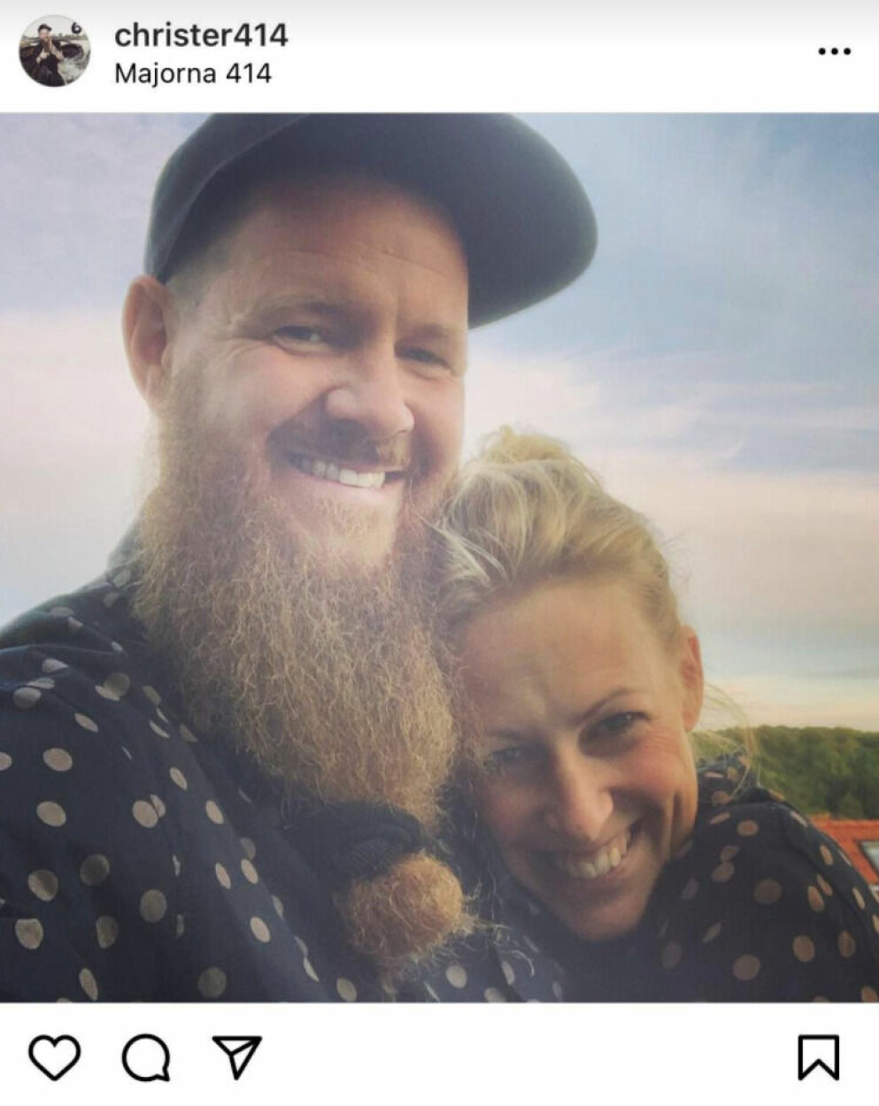 Christer Lundberg kramar om frun Ylva. Christer Lundberg och frun Ylva