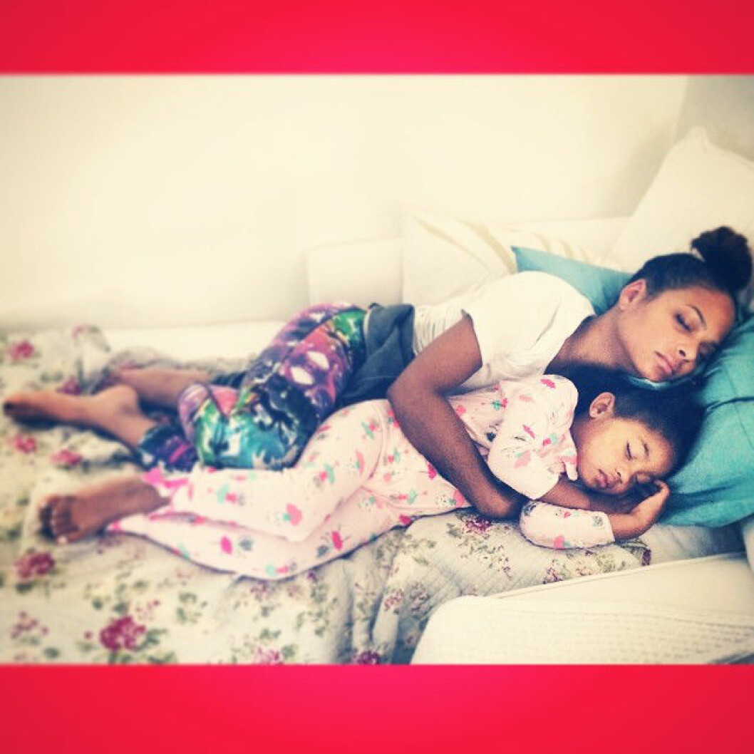 Via: <a href="http://uk.eonline.com/photos/14033/celebs-sleeping/426593" target="_blank">EOnline</a> Via: EOnline