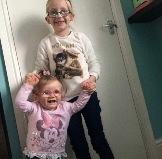 Bara timmar efter att familjen fått träffa en läkare var dottern Hailey död. Dottern med sin storasyster.
