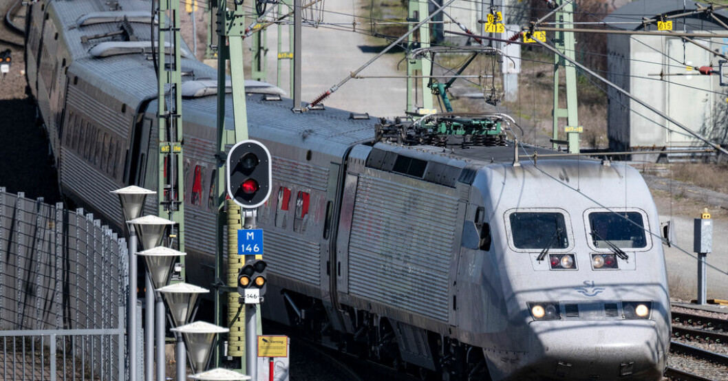 Cirka 90 procent av persontågen nådde sin slutstation i tid i april. Arkivbild. Lokförarbristen bidrog till lägre punktlighet