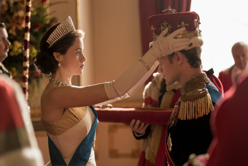 Claire Foy, 37, porträtterade drottning Elizabeth, 95, som ung i tv-serien <span class=" italic" data-lab-italic_desktop="italic">The Crowns</span> två första säsonger. Drottning Elizabeth är Storbritanniens regent. Hon var kronprinsessa näst i tronföljden efter sin far Kung George VI. Claire Foy porträtterade drottning Elizabeth som ung i tv-serien The Crowns två första säsonger.