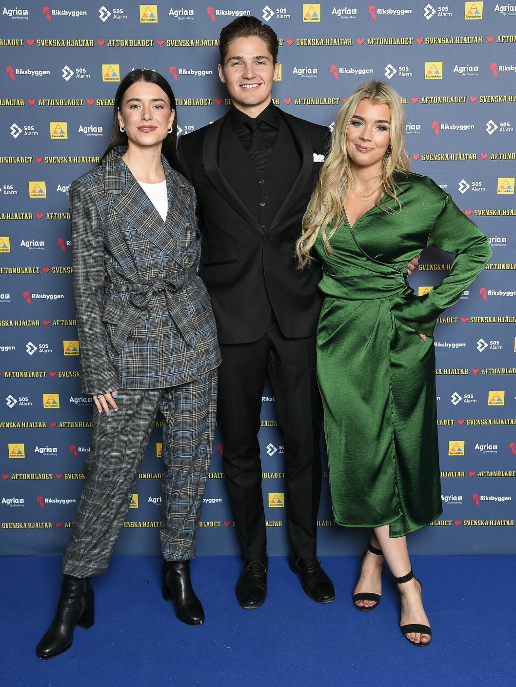 Clara Henry, Filip Lamprecht och Keyyo på Svenska Hjältar-galans röda matta 2021. Clara Henry, Filip Lamprecht och Keyyo på Svenska Hjältar-galans röda matta 2021.