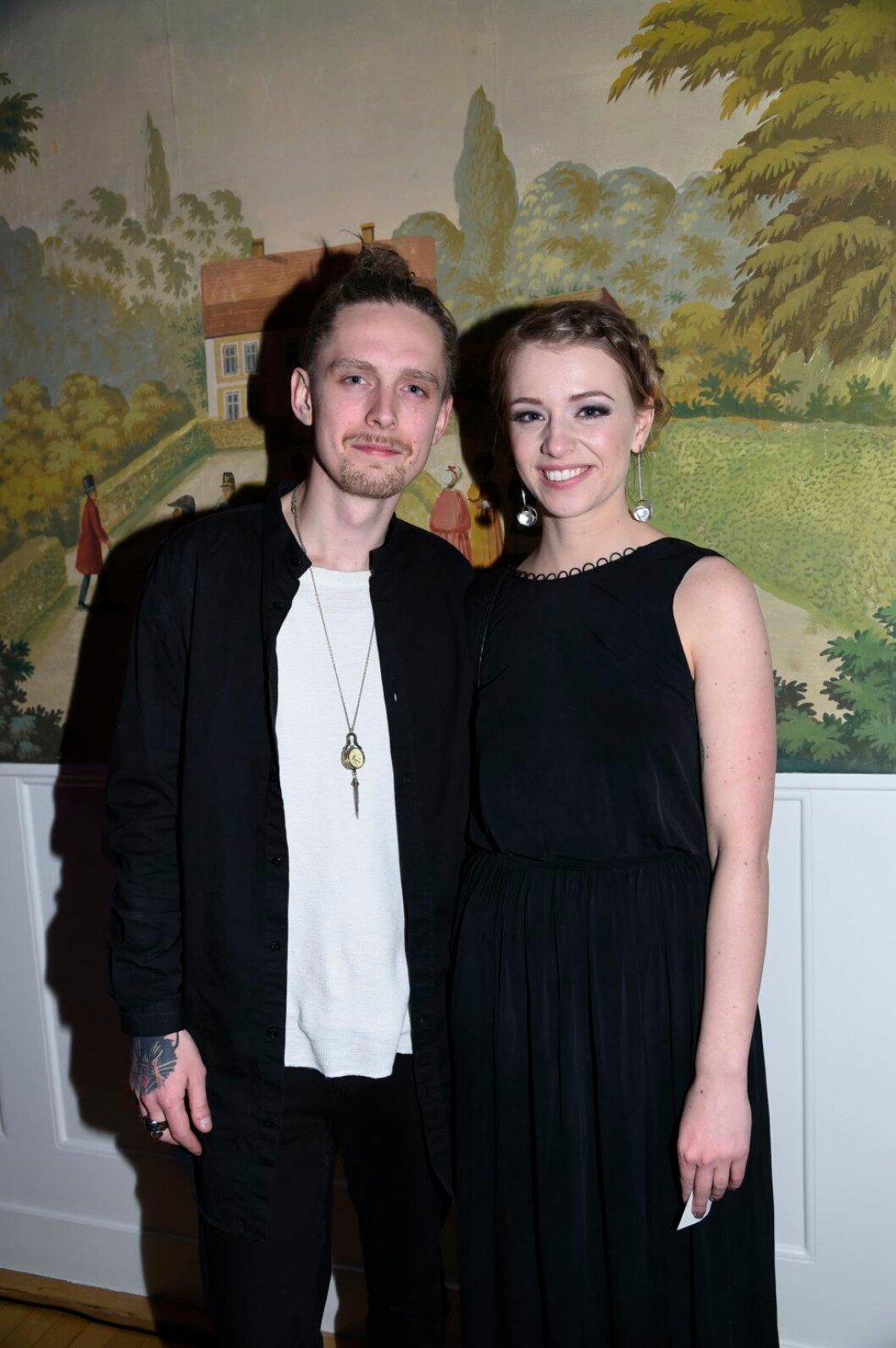 Clara Henry med pojvkännen Carl Larsson, Foto: Karin Törnblom / IBL Clara Henry med pojvkännen Carl Larsson, Melodifestivalen, 2017-02-11. (c) Karin Törnblom / IBL