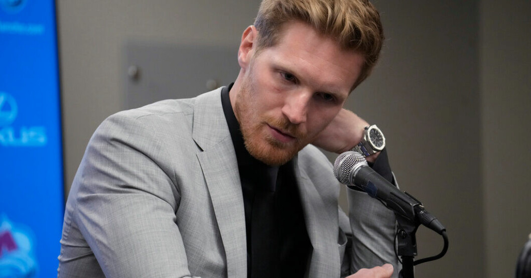 Colorados kapten Gabriel Landeskog berättade under en presskonferens på torsdagen att han inte kommer att spela slutspel med sitt lag på grund av sin knäskada. Inget slutspel för Landeskog