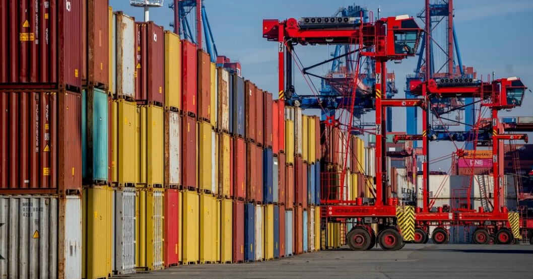 Containrar i hamnen i Hamburg. Arkivbild. Bättre affärsklimat än väntat i Tyskland