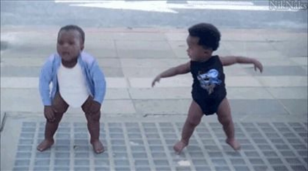 via <a href="http://giphy.com/gifs/child-dancing-kids-VbwVToOgtmGIg" target="_blank">Giphy.com</a> dansande barn