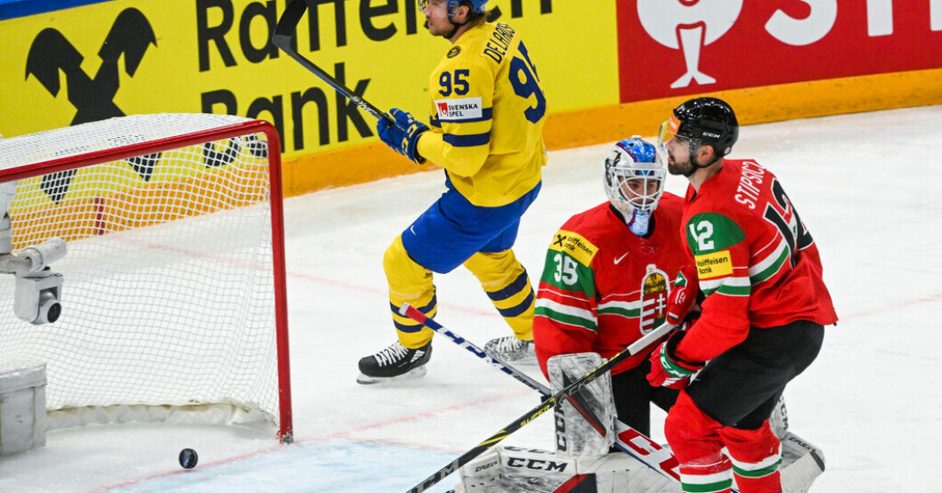 Defensive klippan Jacob de la Rose efter sitt första av två mål mot Ungern. Målsuccé av defensive klippan: "Plötsligt händer det"