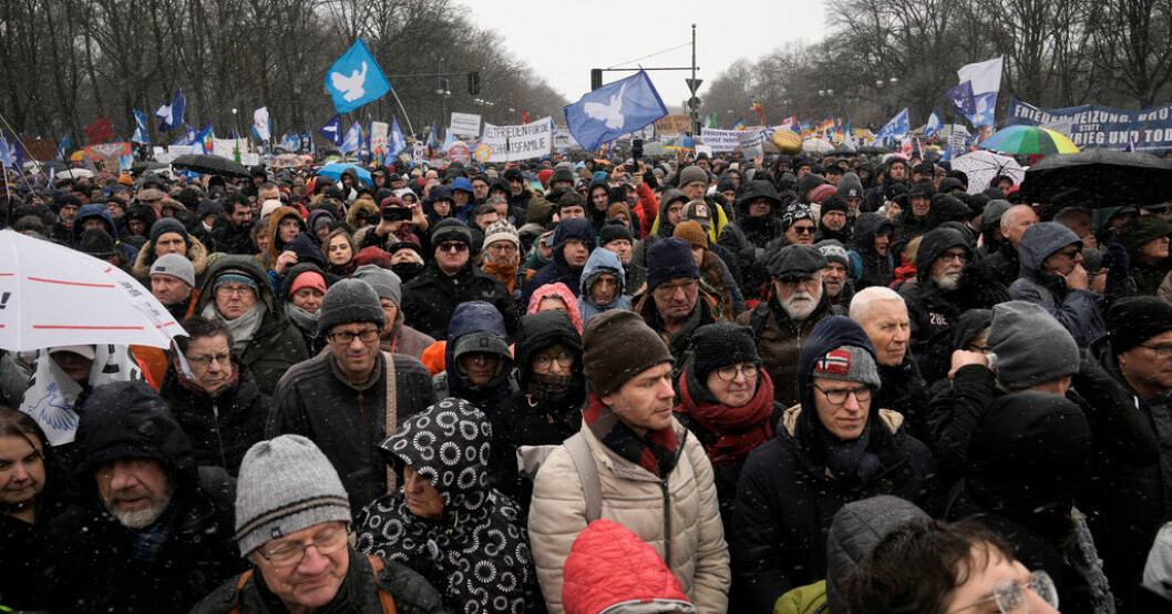 Berlinare demonstrerar för fredsförhandlingar