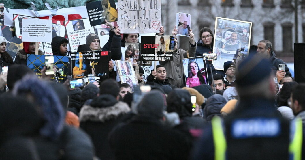 Demonstration mot LVU och socialtjänsten på Möllevångstorget i Malmö i februari 2022. Arkivbild. Rapport: Egyptisk bloggare bakom LVU-kampanj