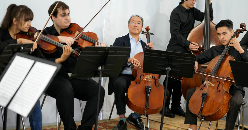 Den amerikanska cellisten Yo-Yo Ma spelade med de afghanska musikstudenterna under en konsert i Lissabon i somras. Arkivbild. "Afghanistan är en tyst nation"