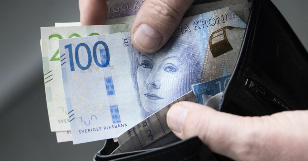 Den fackligt förhandlade sjukförsäkringen för privatanställda LO-anslutna släpar efter när pensionsåldern höjs. Arkivbild. Facklig sjukersättning släpar efter